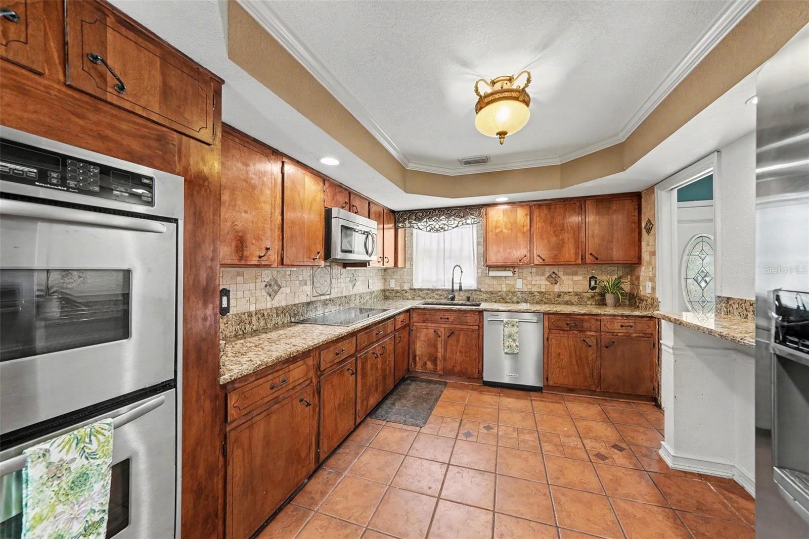 404 CLARISSA DR — photo 18