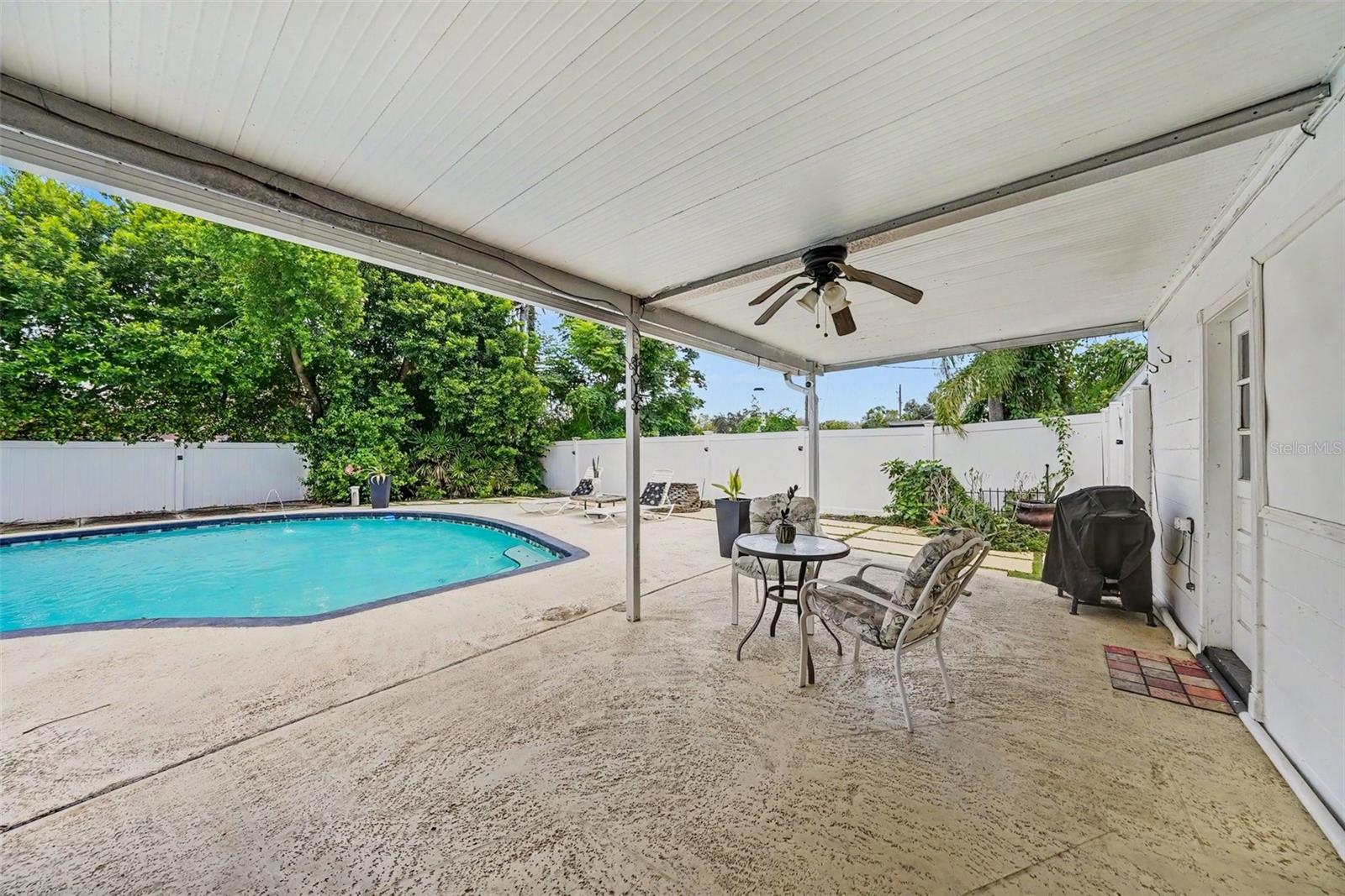 404 CLARISSA DR — photo 39