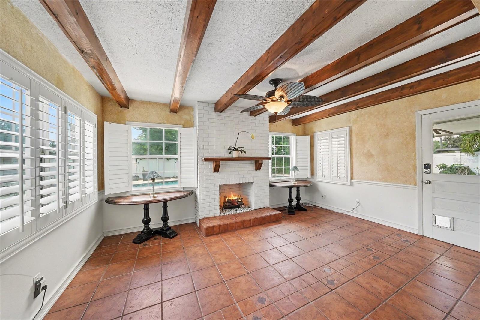 404 CLARISSA DR — photo 15