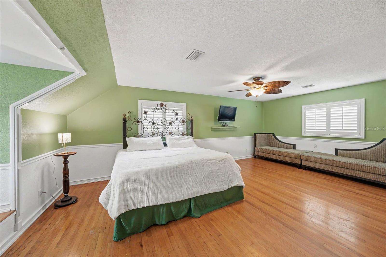 404 CLARISSA DR — photo 26