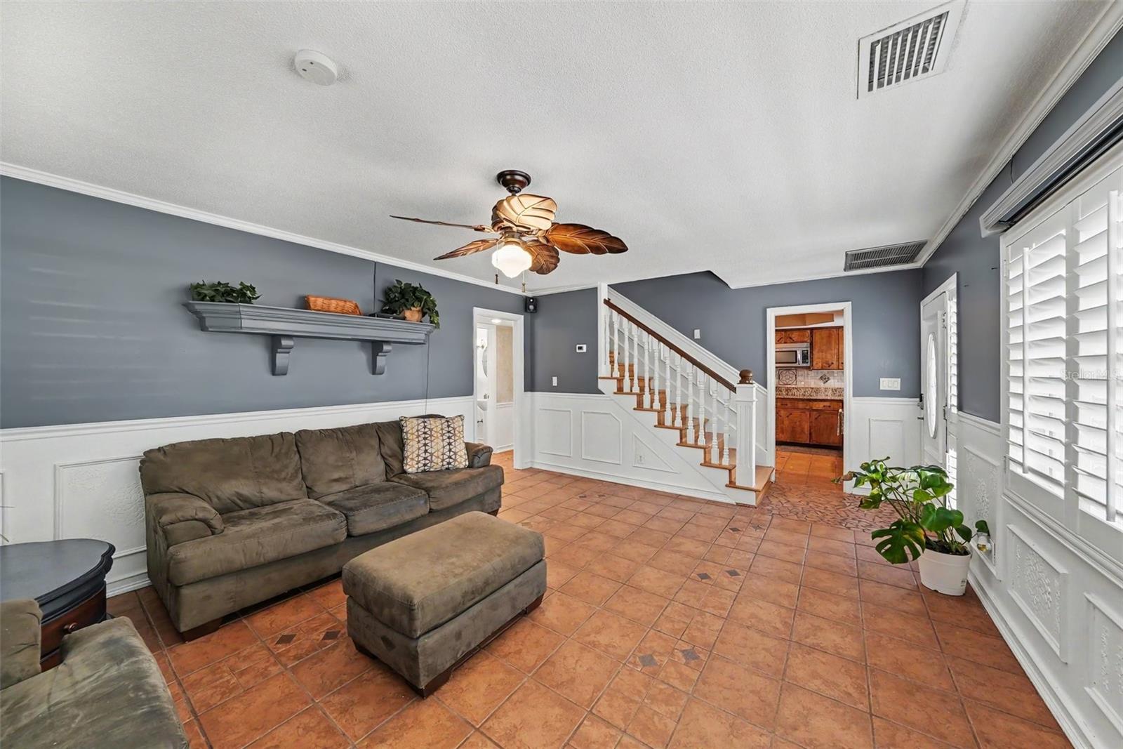 404 CLARISSA DR — photo 10