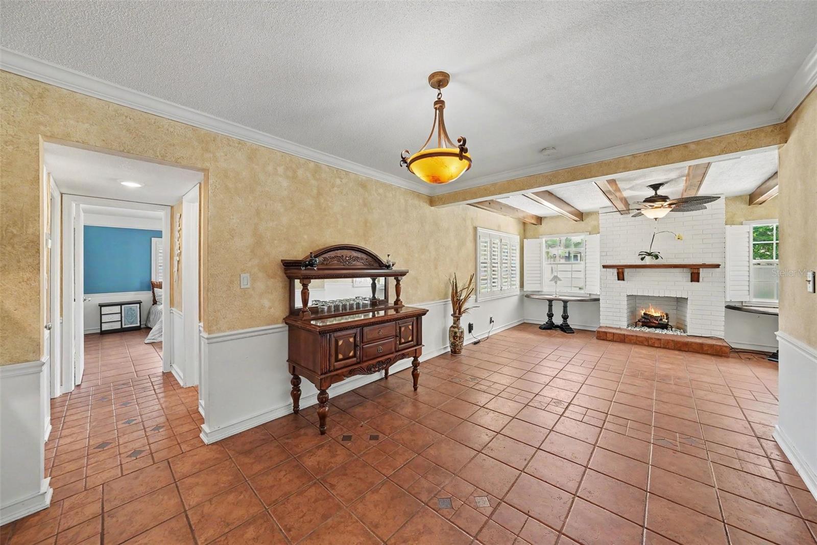 404 CLARISSA DR — photo 12
