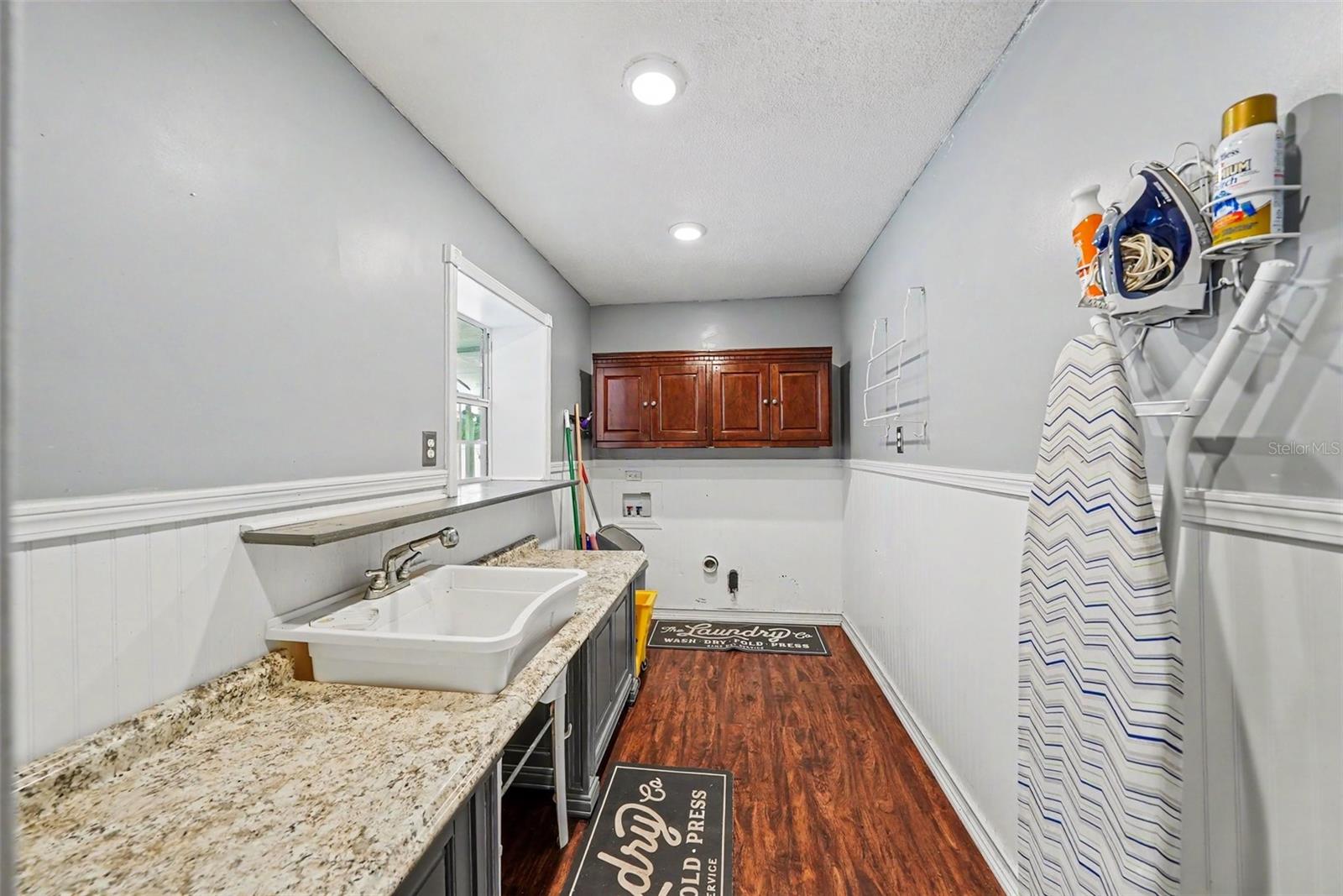 404 CLARISSA DR — photo 33