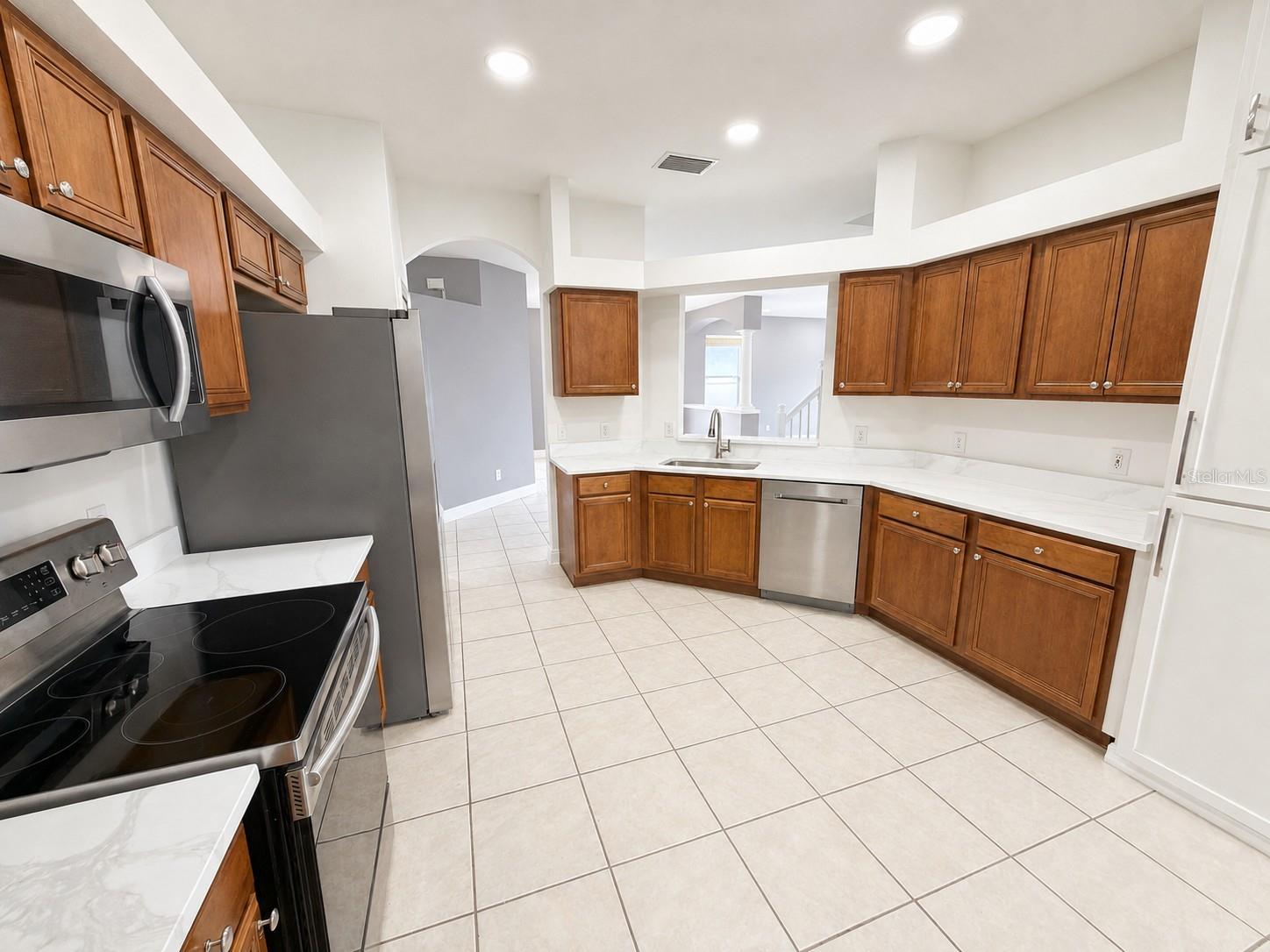 15430 LAKE BELLA VISTA DR — photo 7