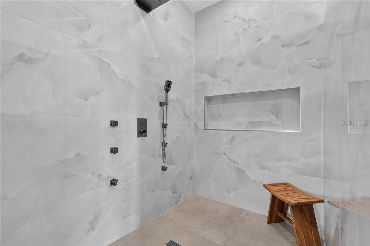 116 WIMBLEDON CT — photo 36
