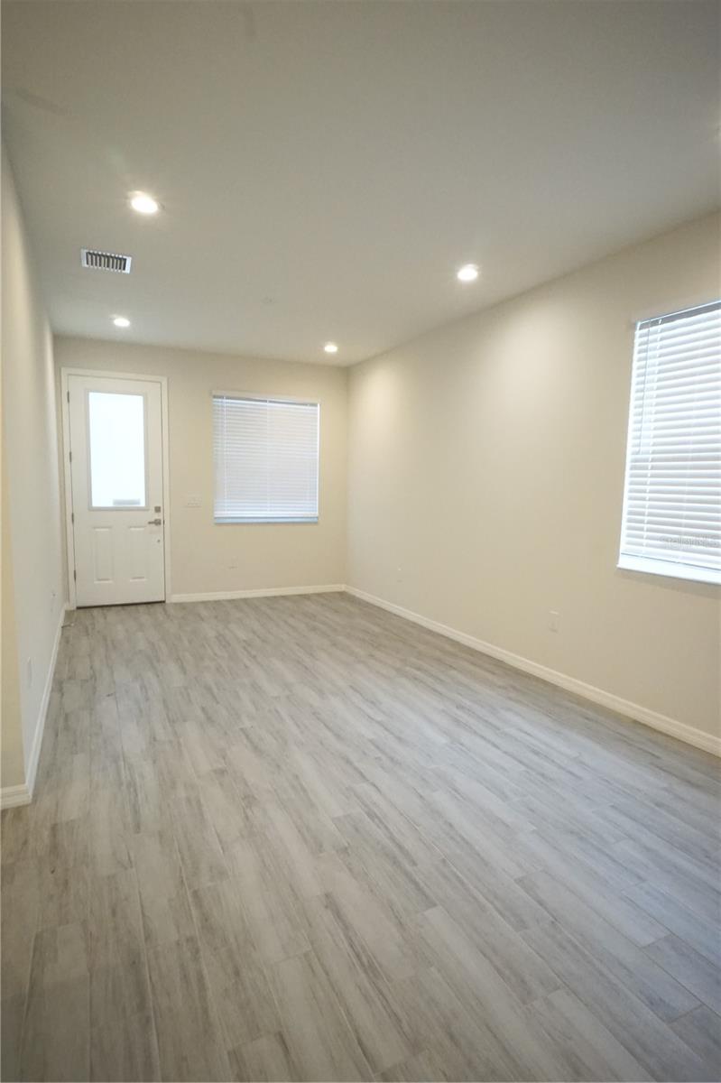 4102 N THATCHER AVE #B — photo 16