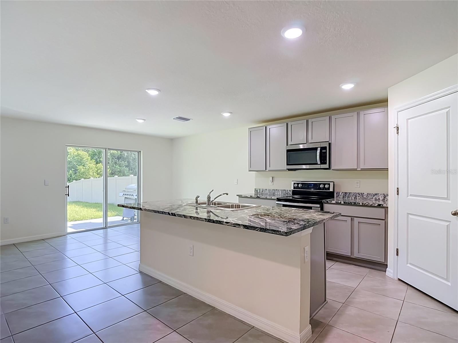 7737 ROSEWOOD GARDEN LOOP — photo 21