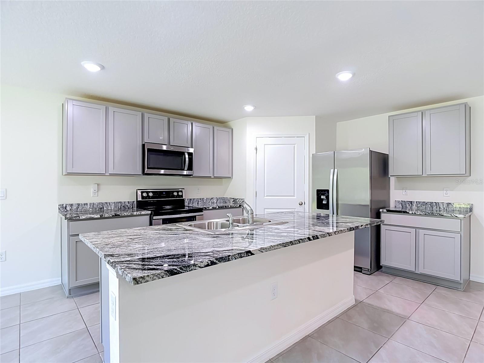 7737 ROSEWOOD GARDEN LOOP — photo 28