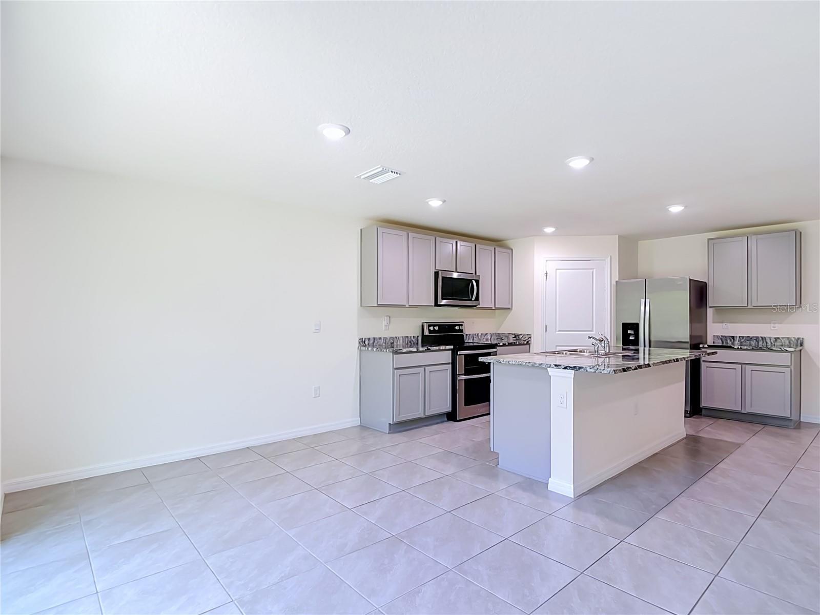 7737 ROSEWOOD GARDEN LOOP — photo 32
