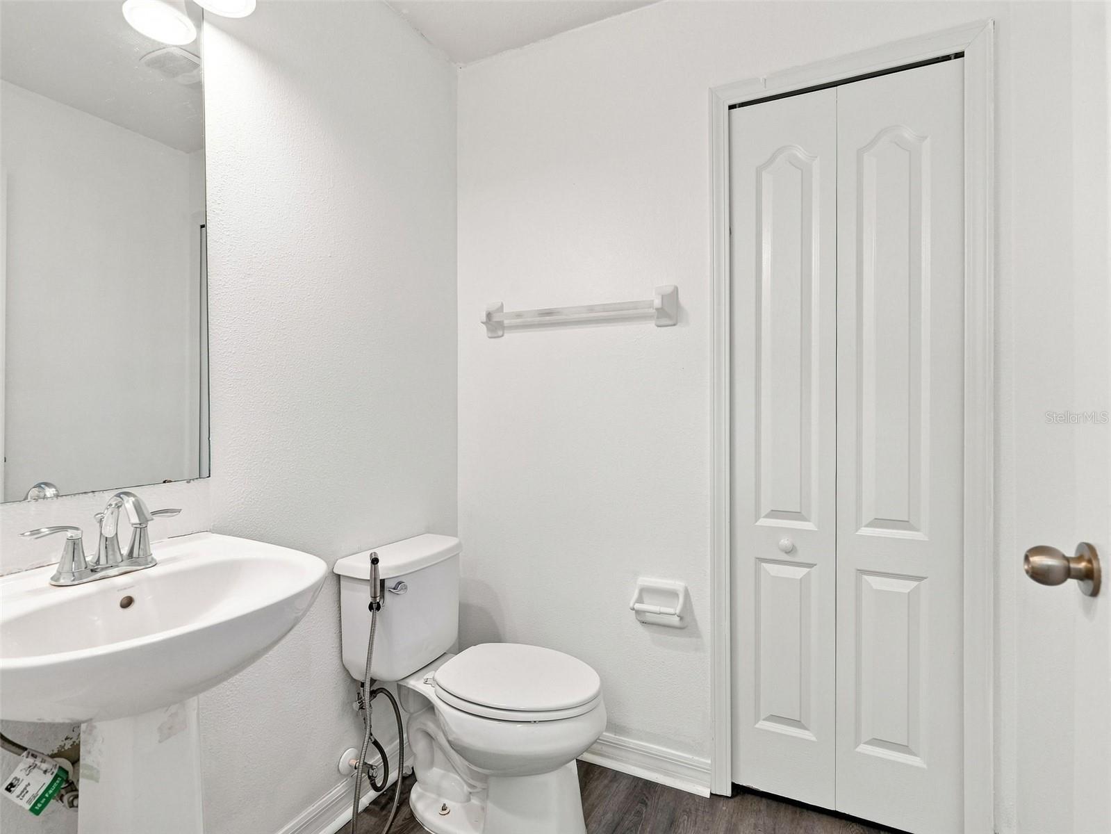 12607 CHENWOOD AVE — photo 16