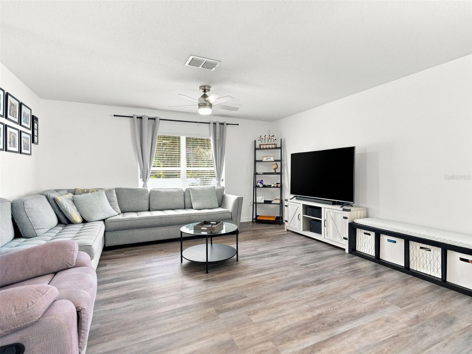 12607 CHENWOOD AVE — photo 3