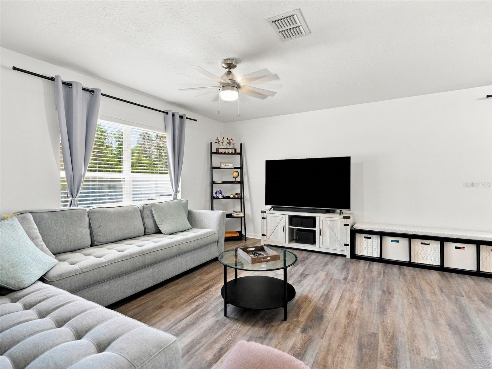 12607 CHENWOOD AVE — photo 4