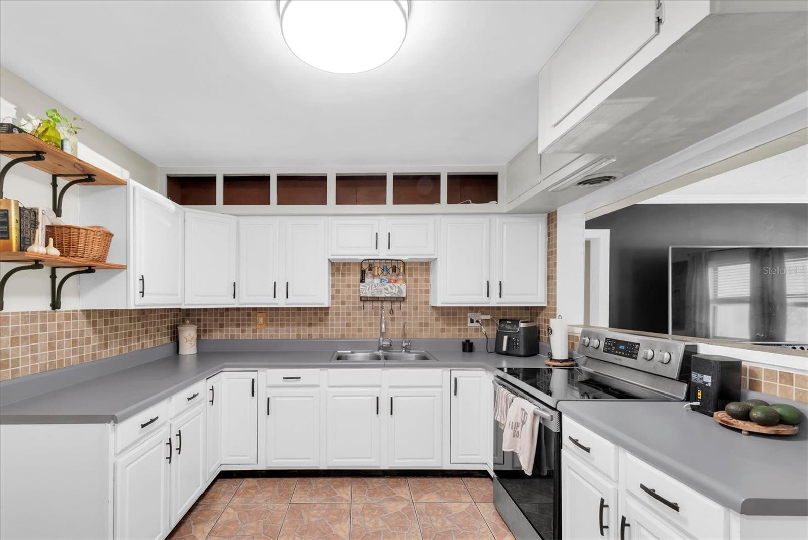 12812 LAKE DR — photo 12