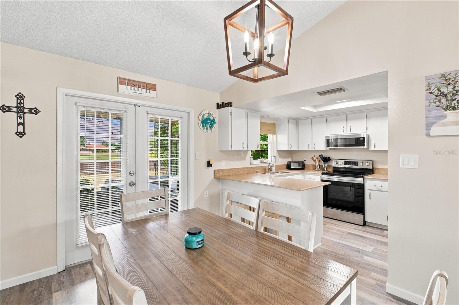 7301 BRAMBLEWOOD DR — photo 4