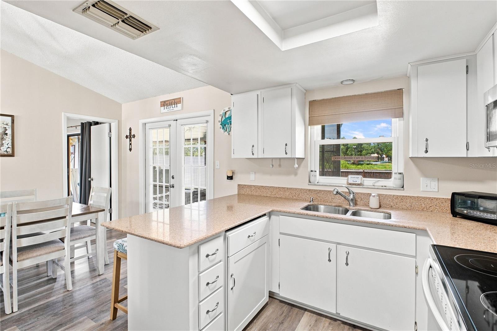 7301 BRAMBLEWOOD DR — photo 24