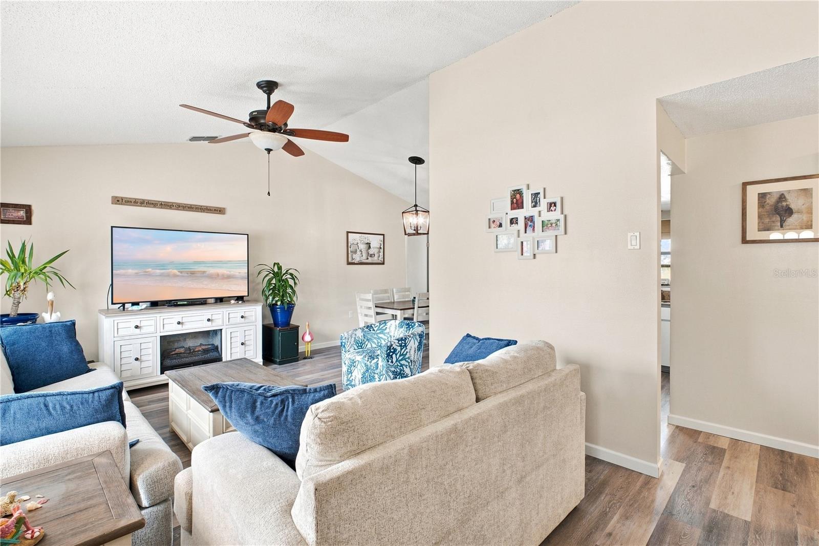 7301 BRAMBLEWOOD DR — photo 18