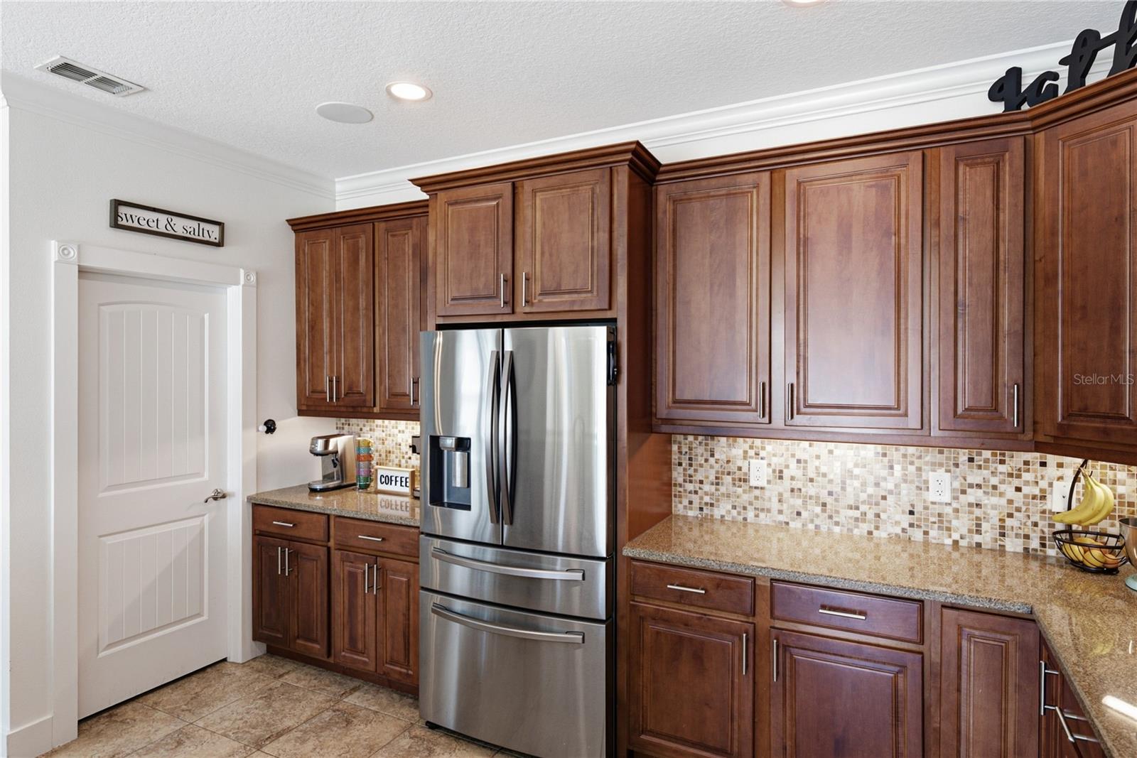 6411 GRENADA ISLAND AVE — photo 28