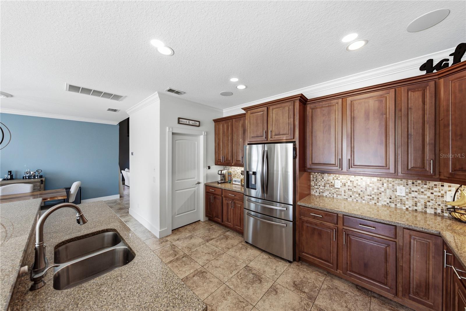 6411 GRENADA ISLAND AVE — photo 27