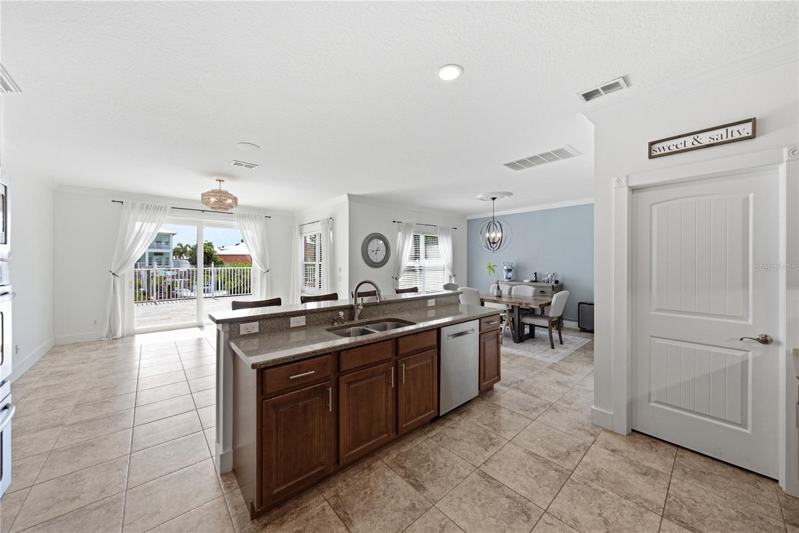 6411 GRENADA ISLAND AVE — photo 29