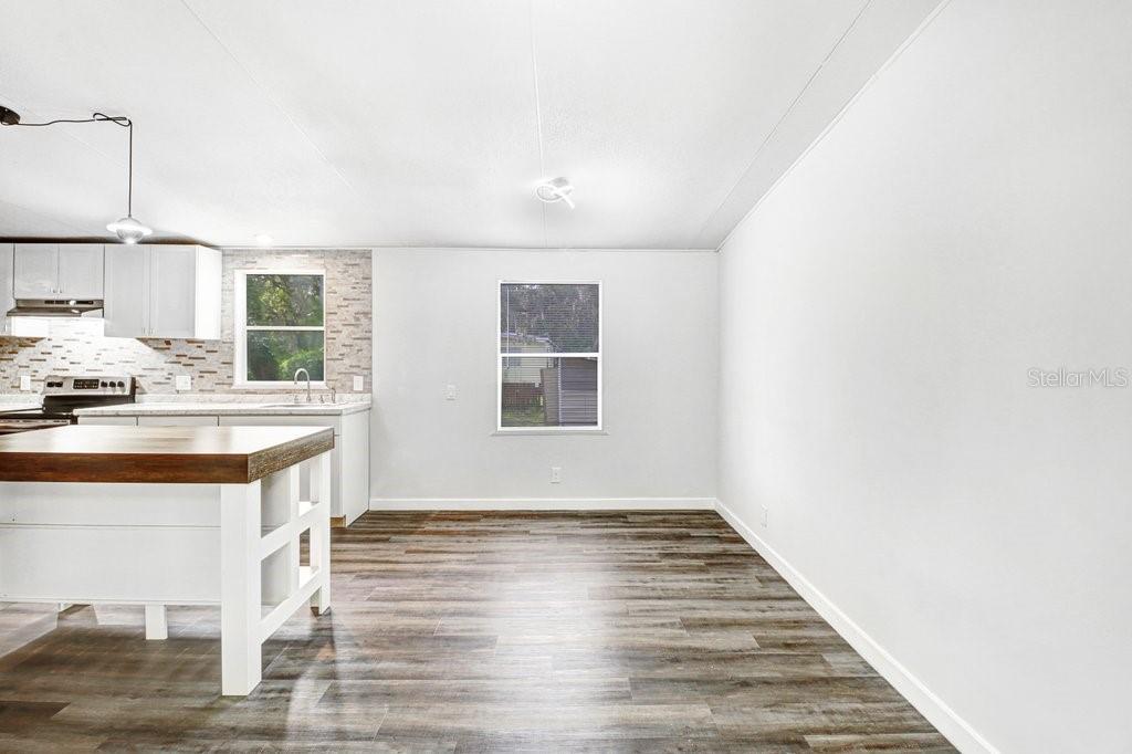 12610 ALEMEDO AVE — photo 12