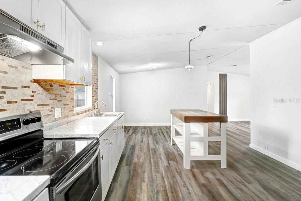 12610 ALEMEDO AVE — photo 17