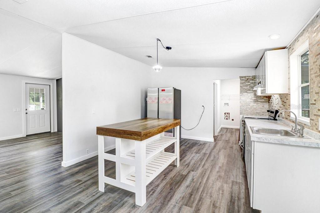 12610 ALEMEDO AVE — photo 16