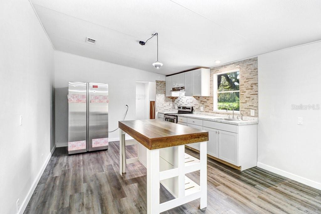 12610 ALEMEDO AVE — photo 13