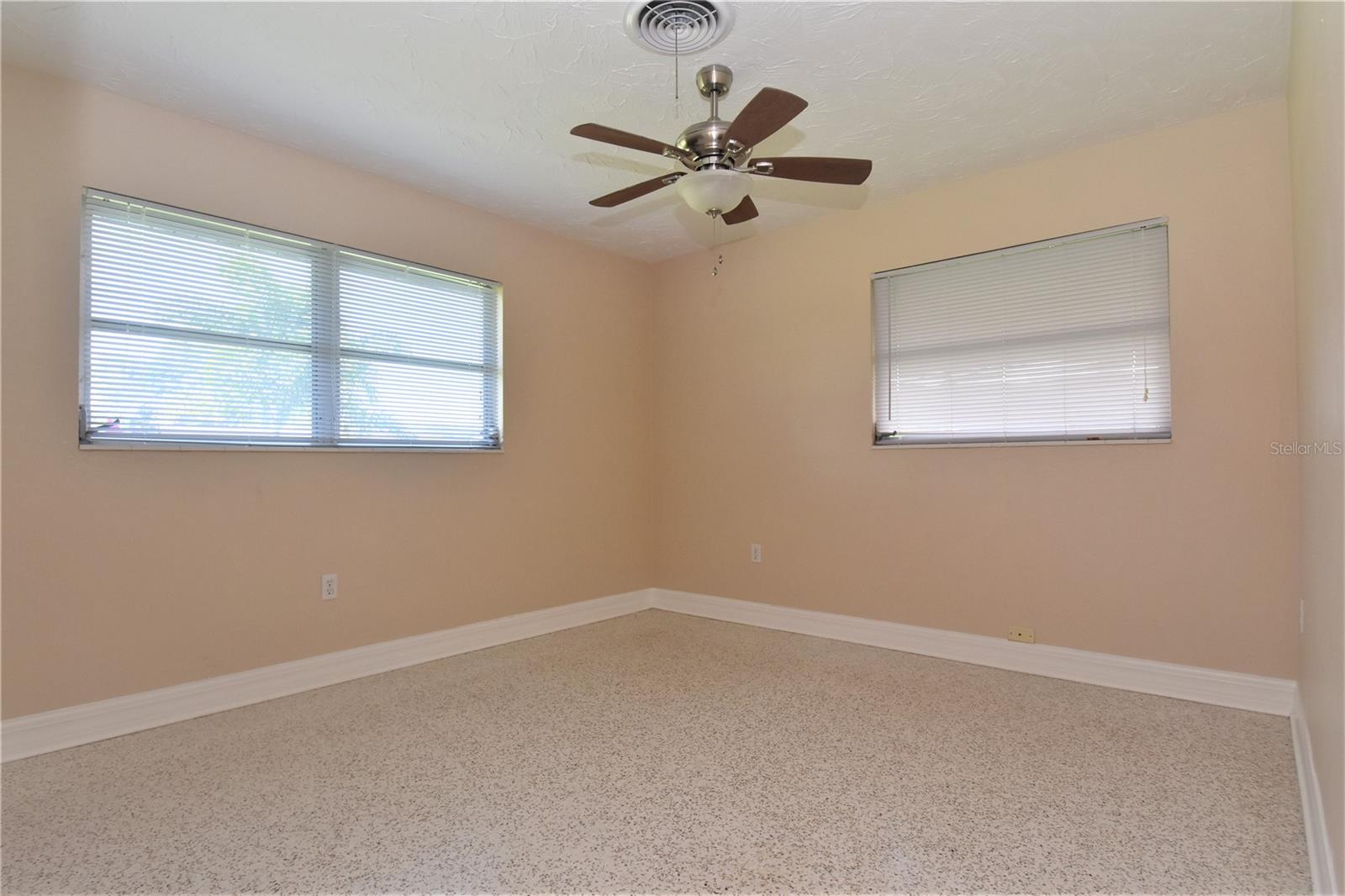 6611 COLONIAL DR — photo 8