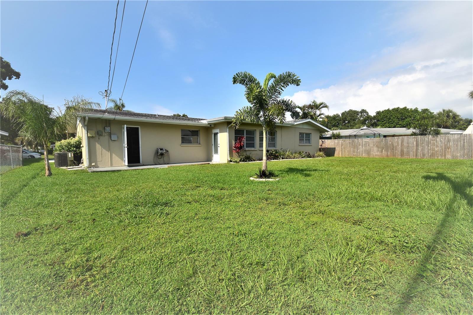 6611 COLONIAL DR — photo 15