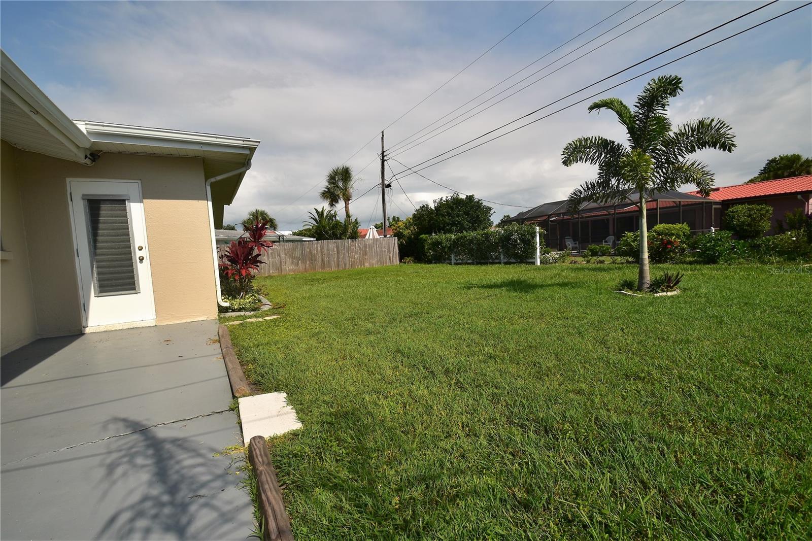 6611 COLONIAL DR — photo 14