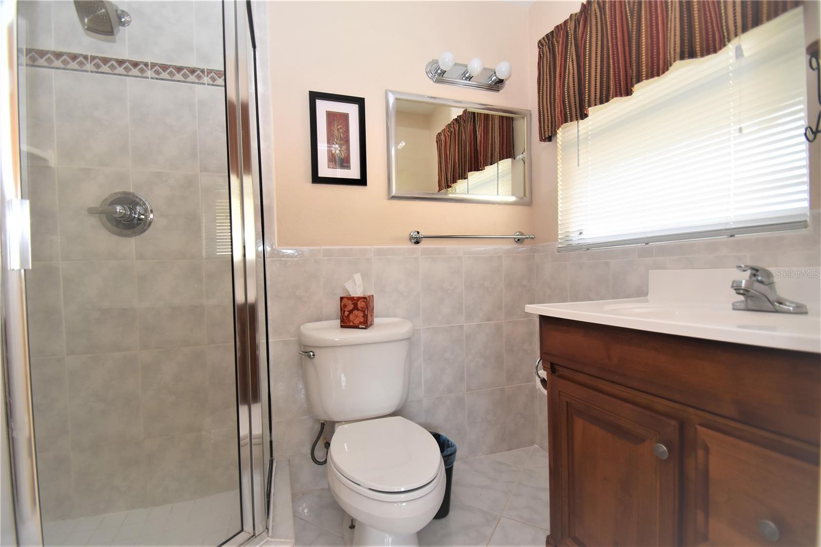 6611 COLONIAL DR — photo 10
