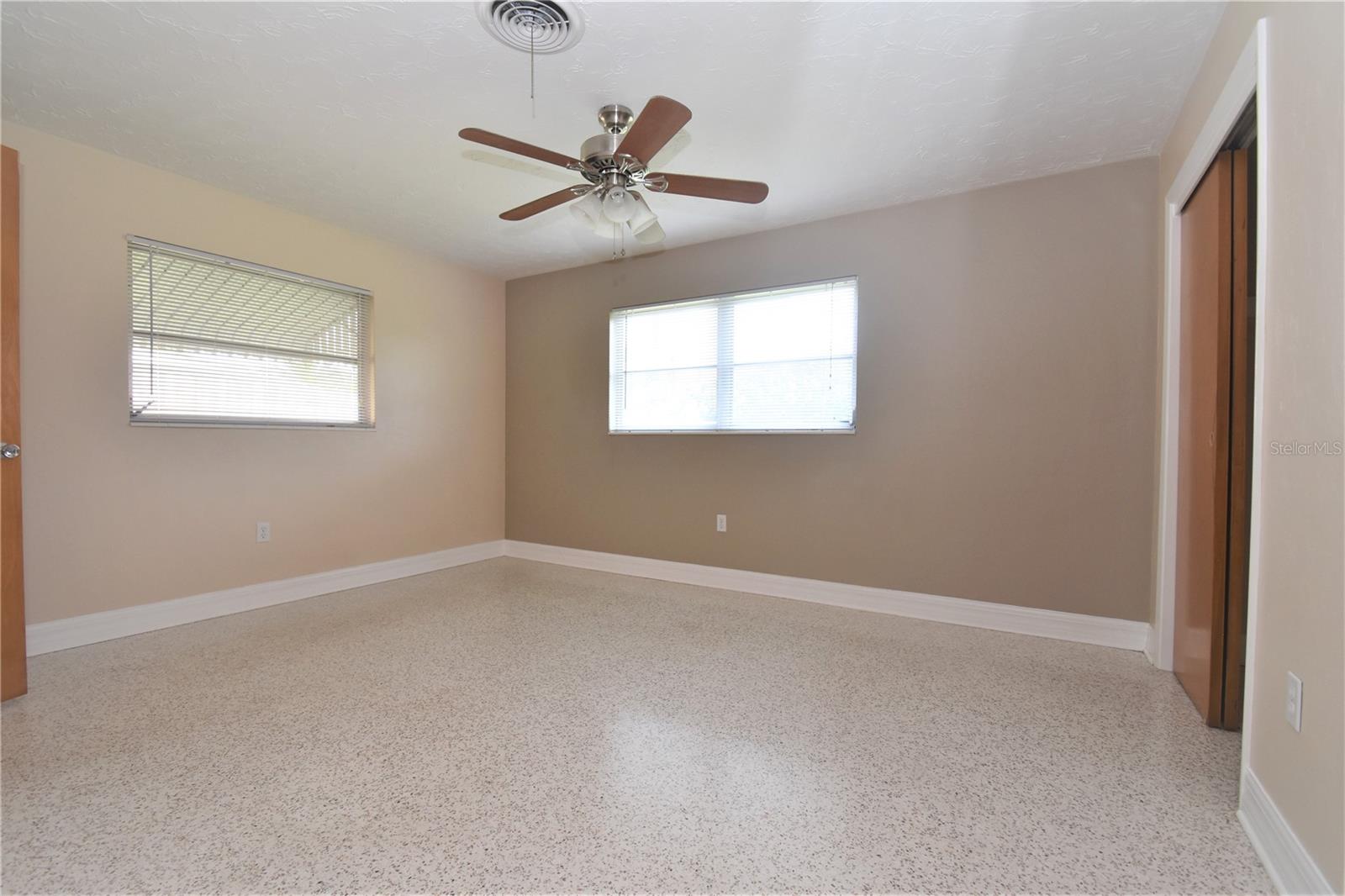 6611 COLONIAL DR — photo 11