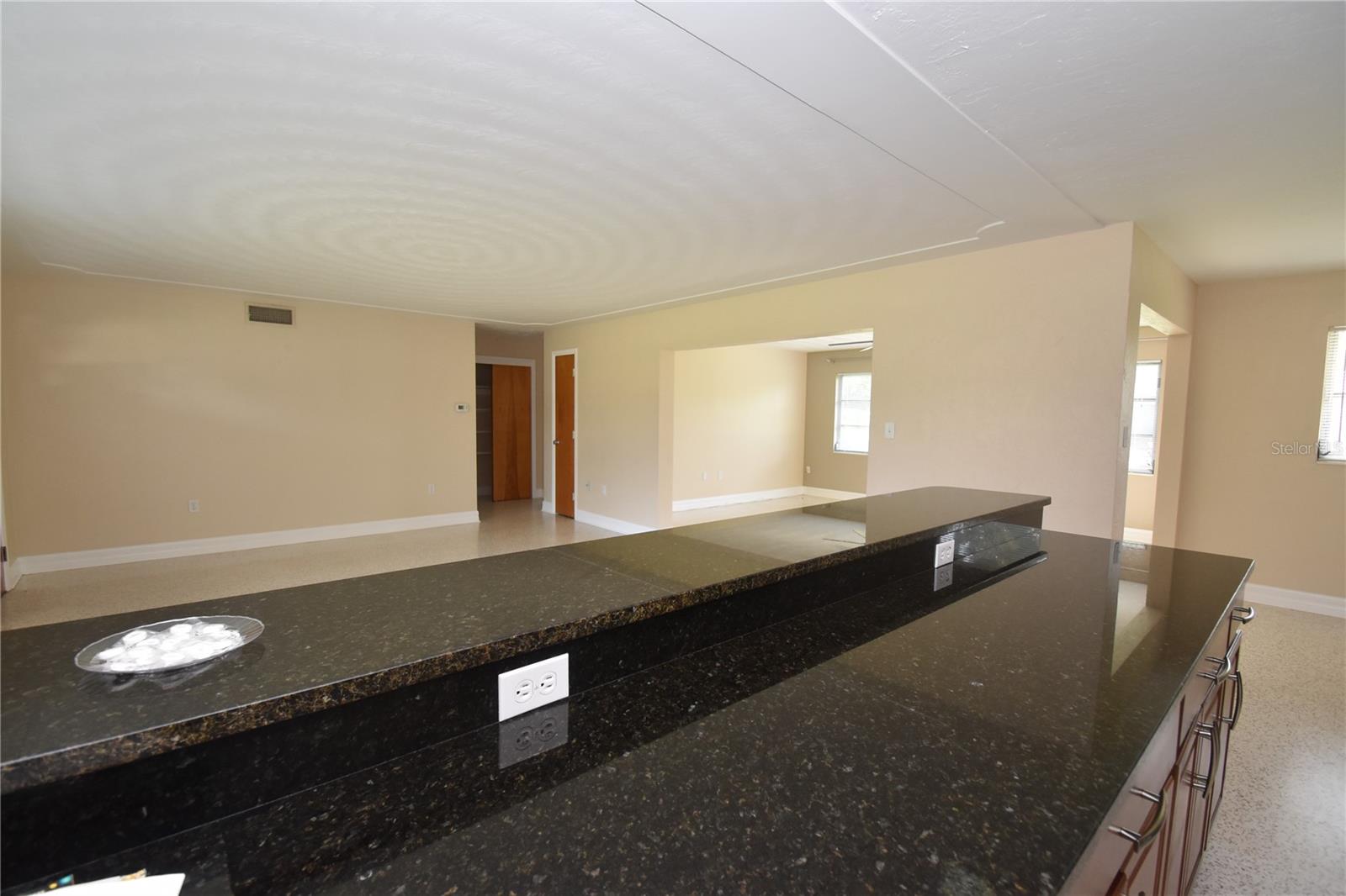 6611 COLONIAL DR — photo 4