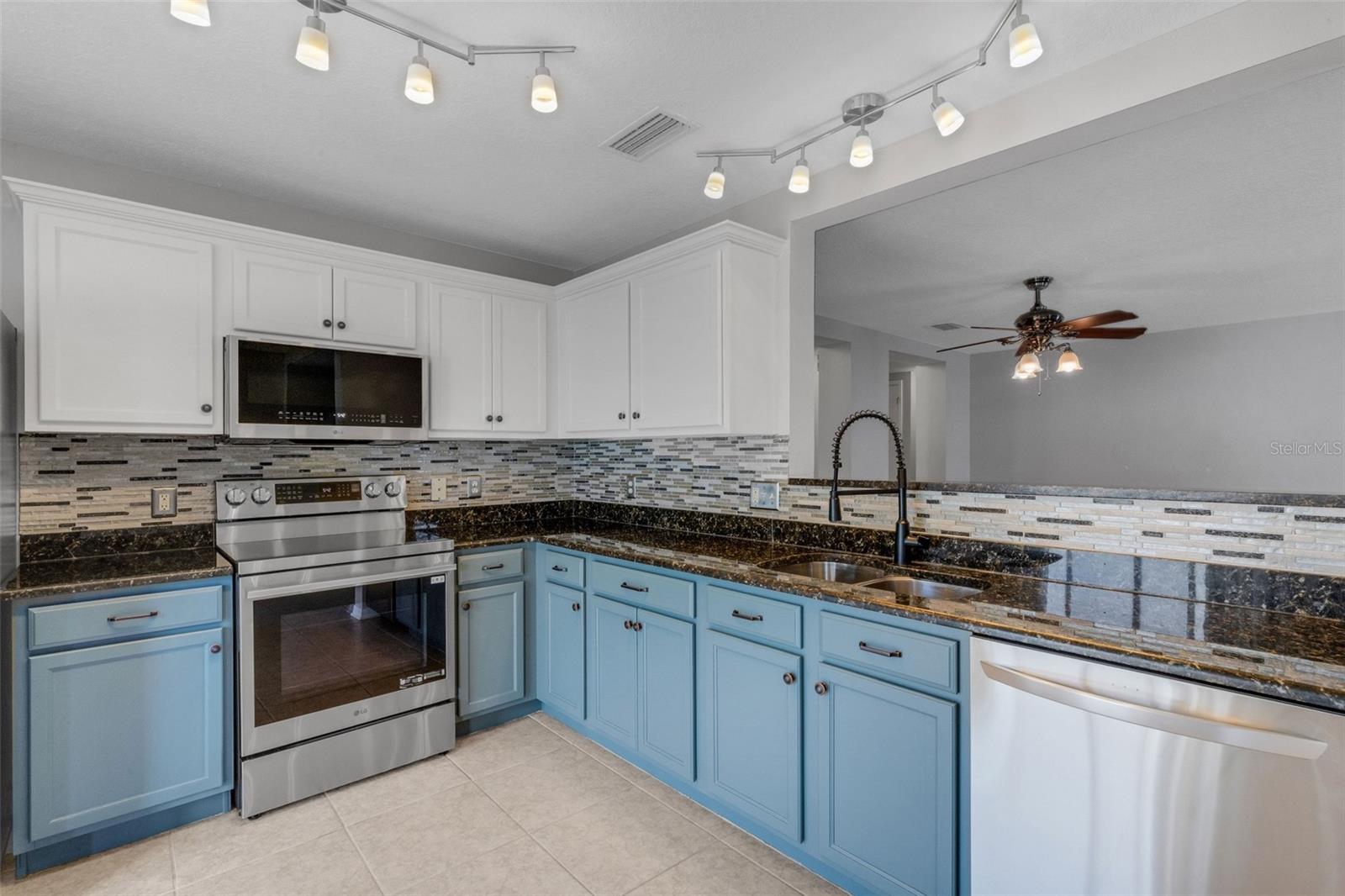 11136 GOLDEN SILENCE DR — photo 17