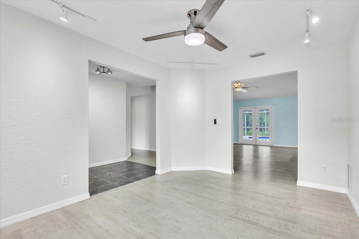 1240 NORA LN — photo 33