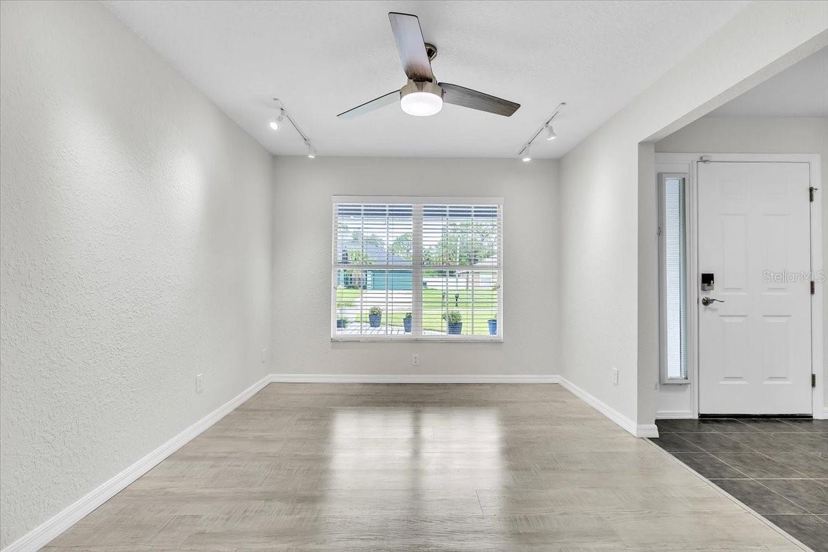 1240 NORA LN — photo 32