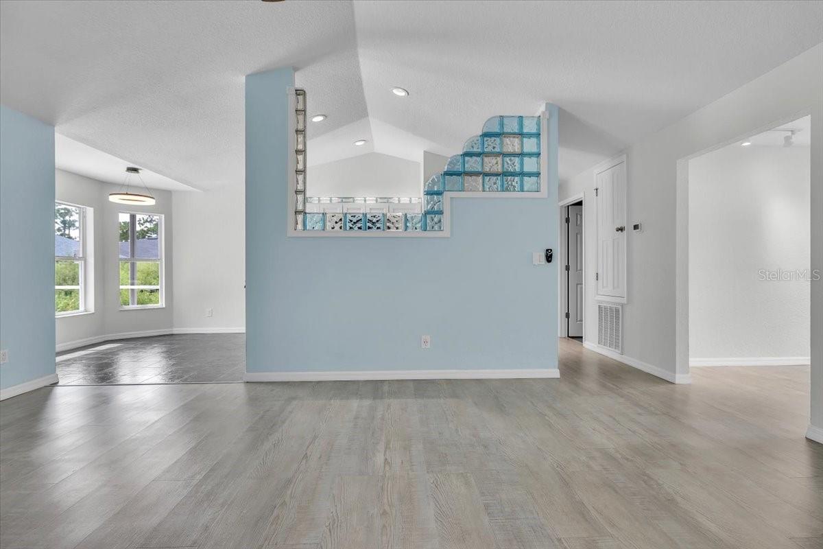 1240 NORA LN — photo 18