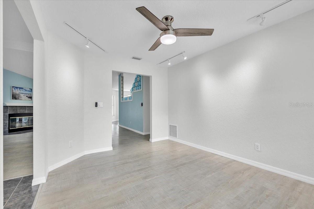 1240 NORA LN — photo 34