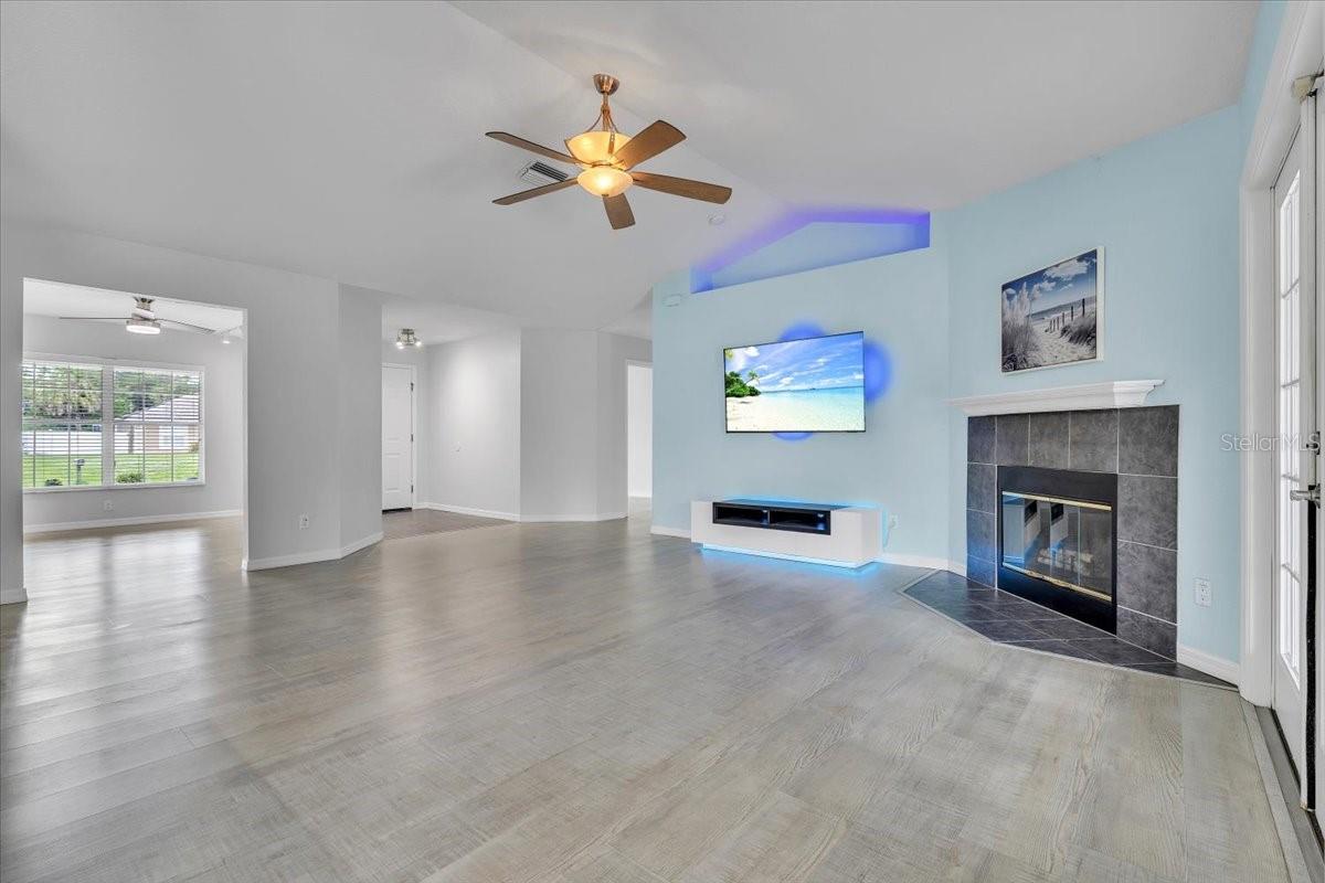 1240 NORA LN — photo 15