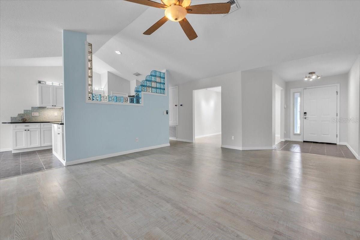 1240 NORA LN — photo 17