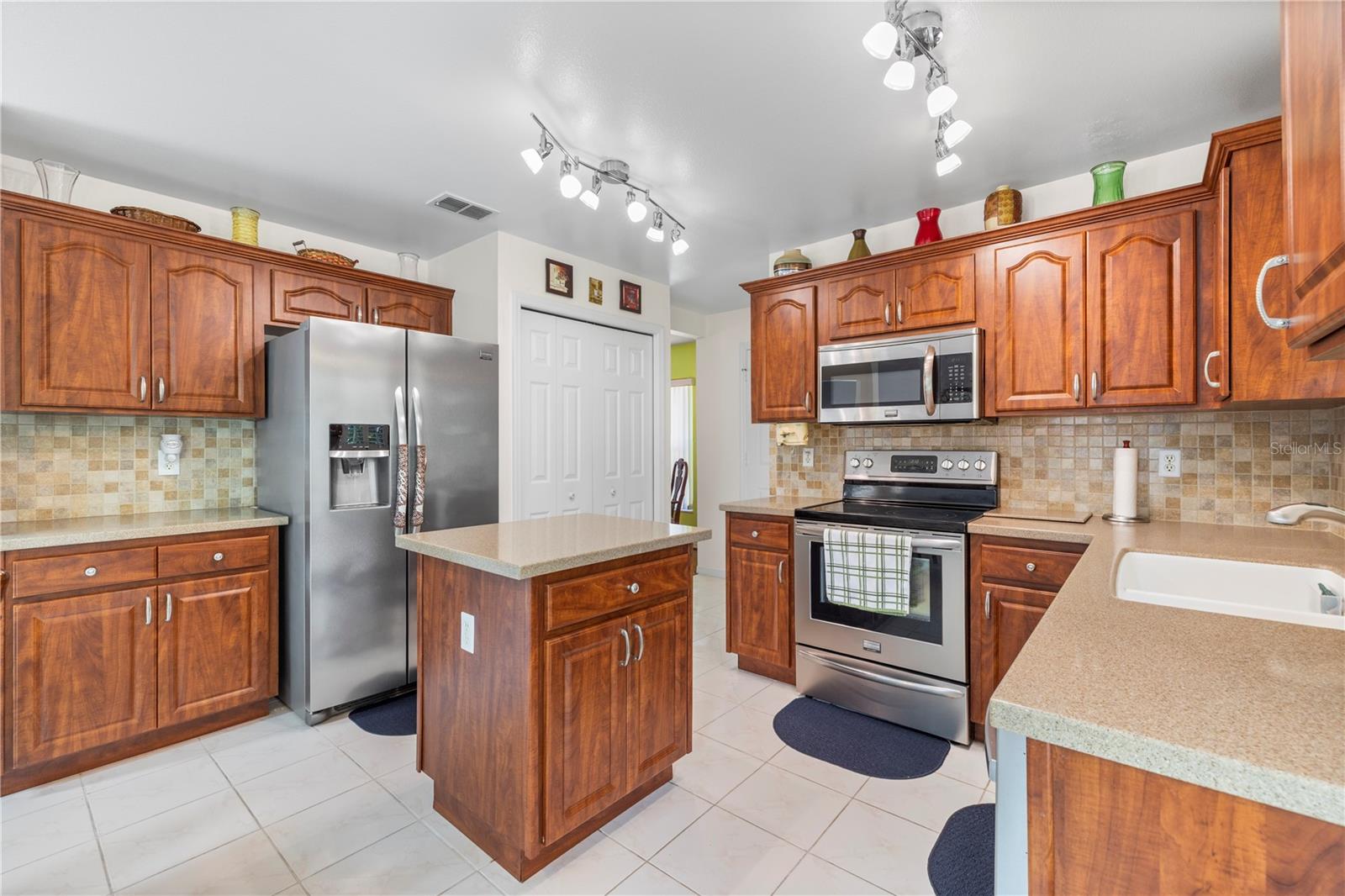 9808 LONG MEADOW DR — photo 19
