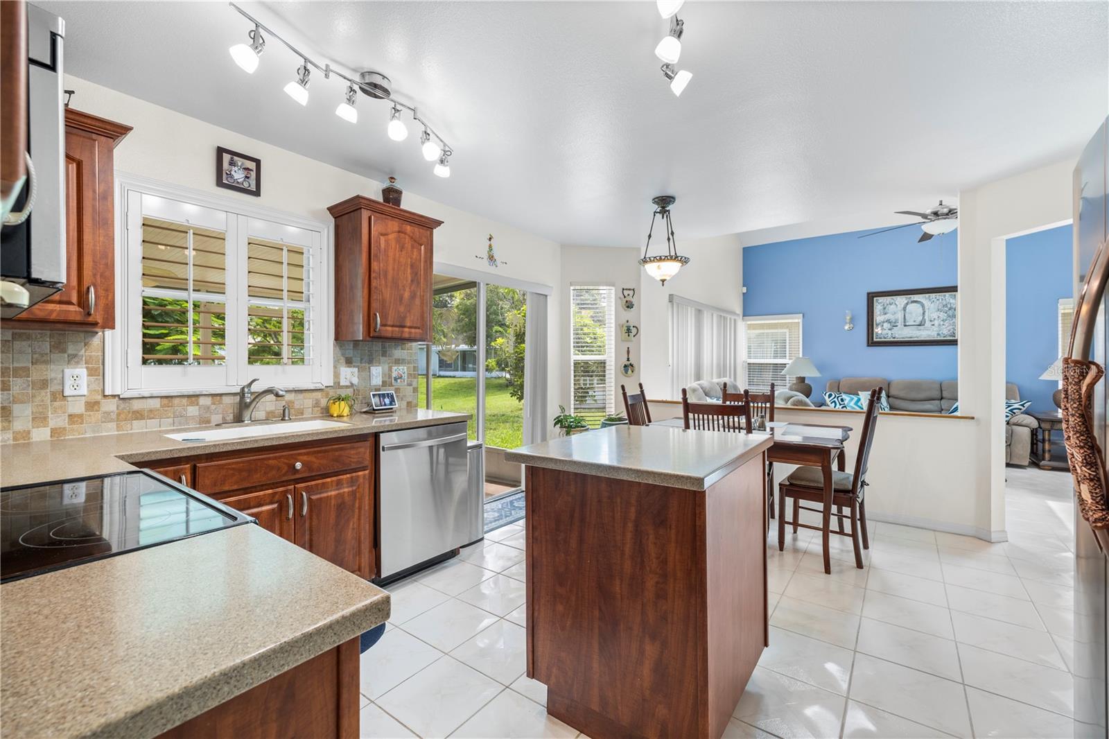 9808 LONG MEADOW DR — photo 17