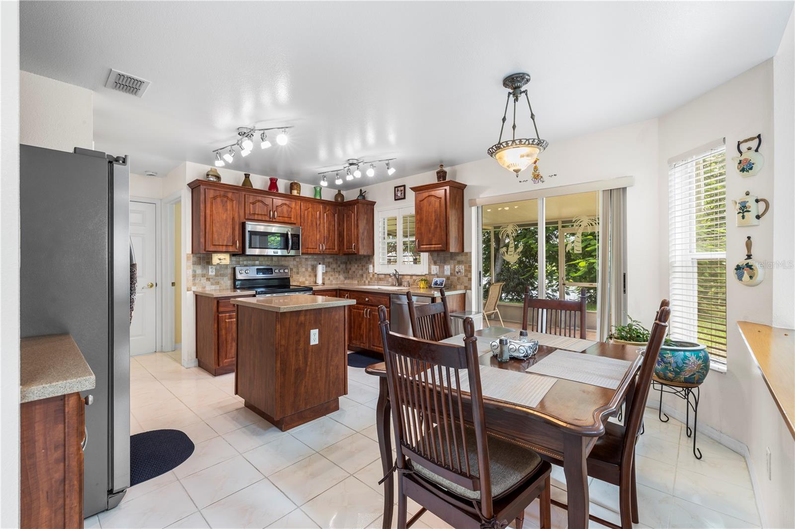 9808 LONG MEADOW DR — photo 16