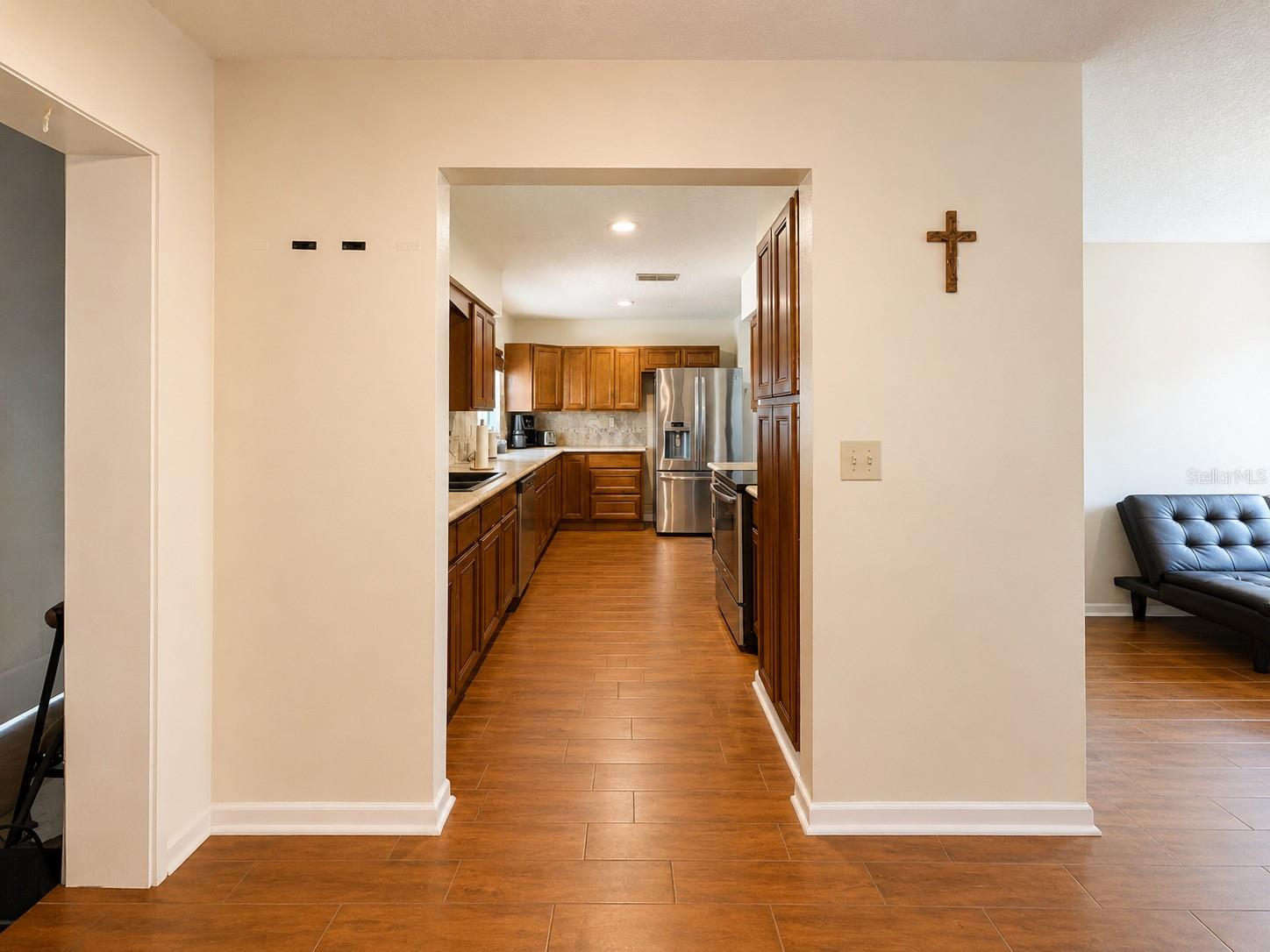 934 HILLWOOD DR — photo 10