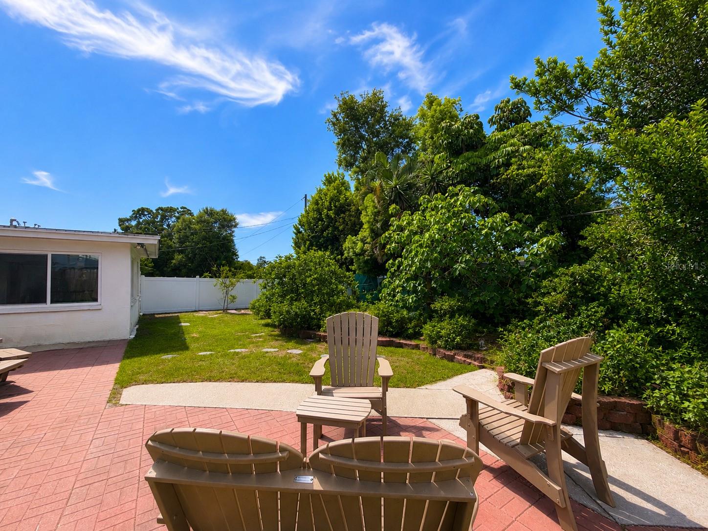 934 HILLWOOD DR — photo 26