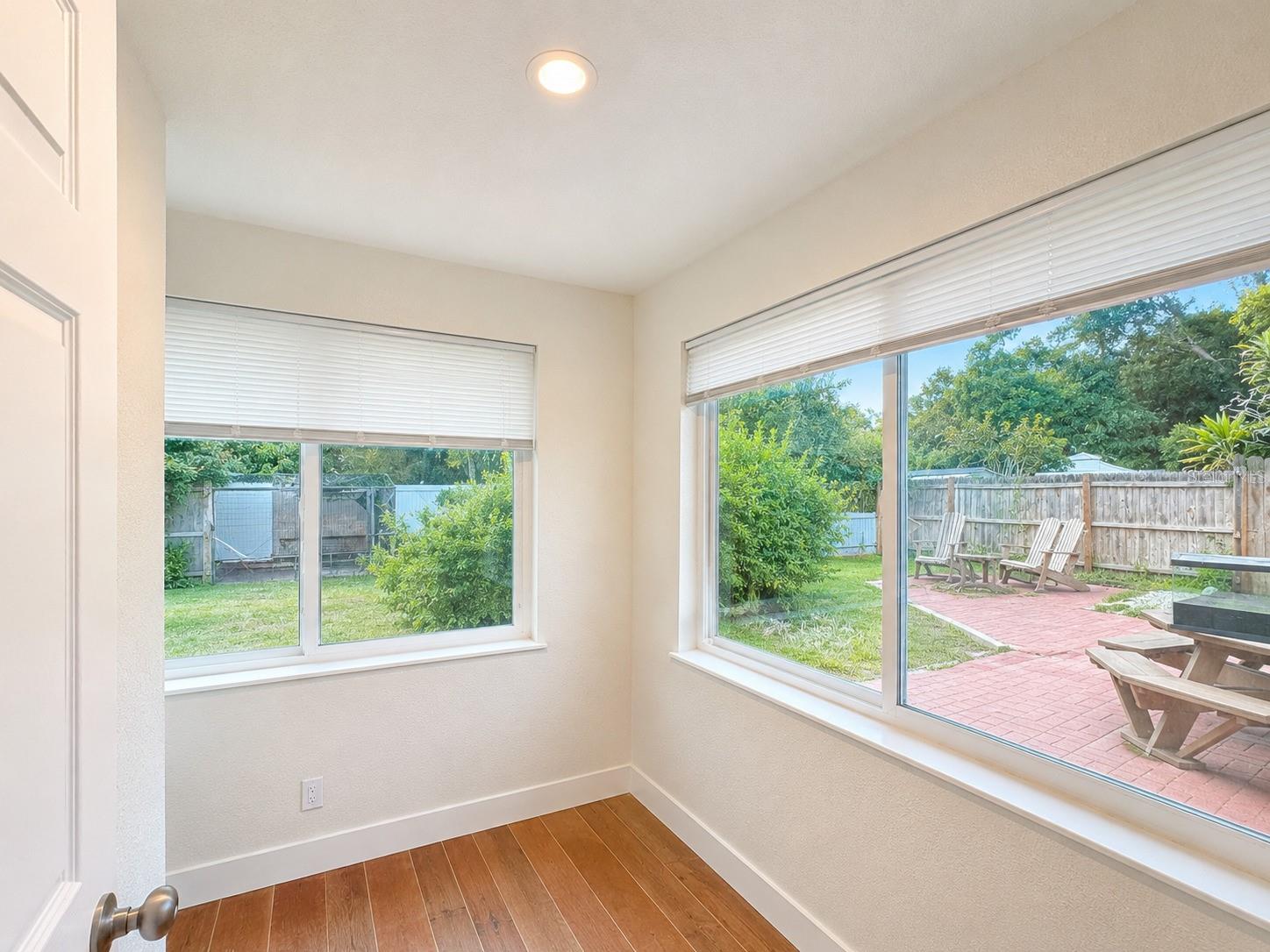 934 HILLWOOD DR — photo 22