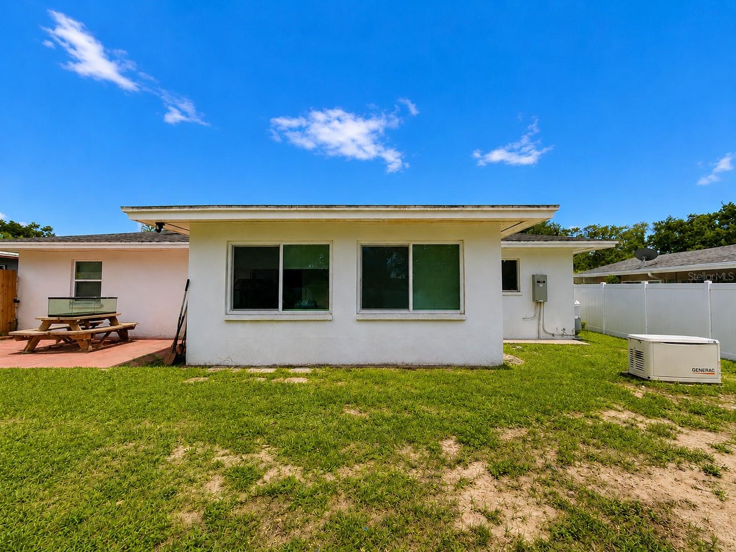 934 HILLWOOD DR — photo 29
