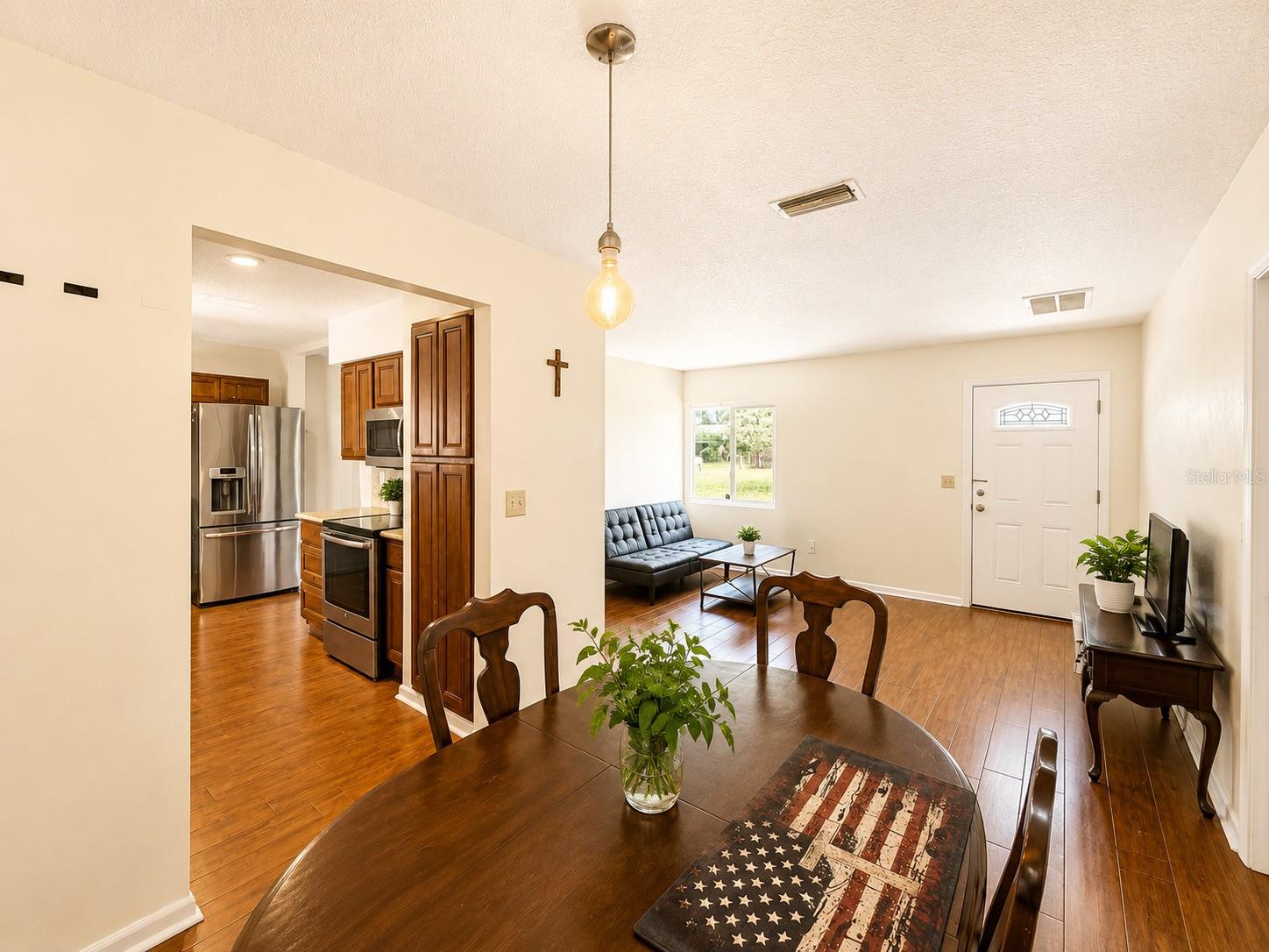 934 HILLWOOD DR — photo 8