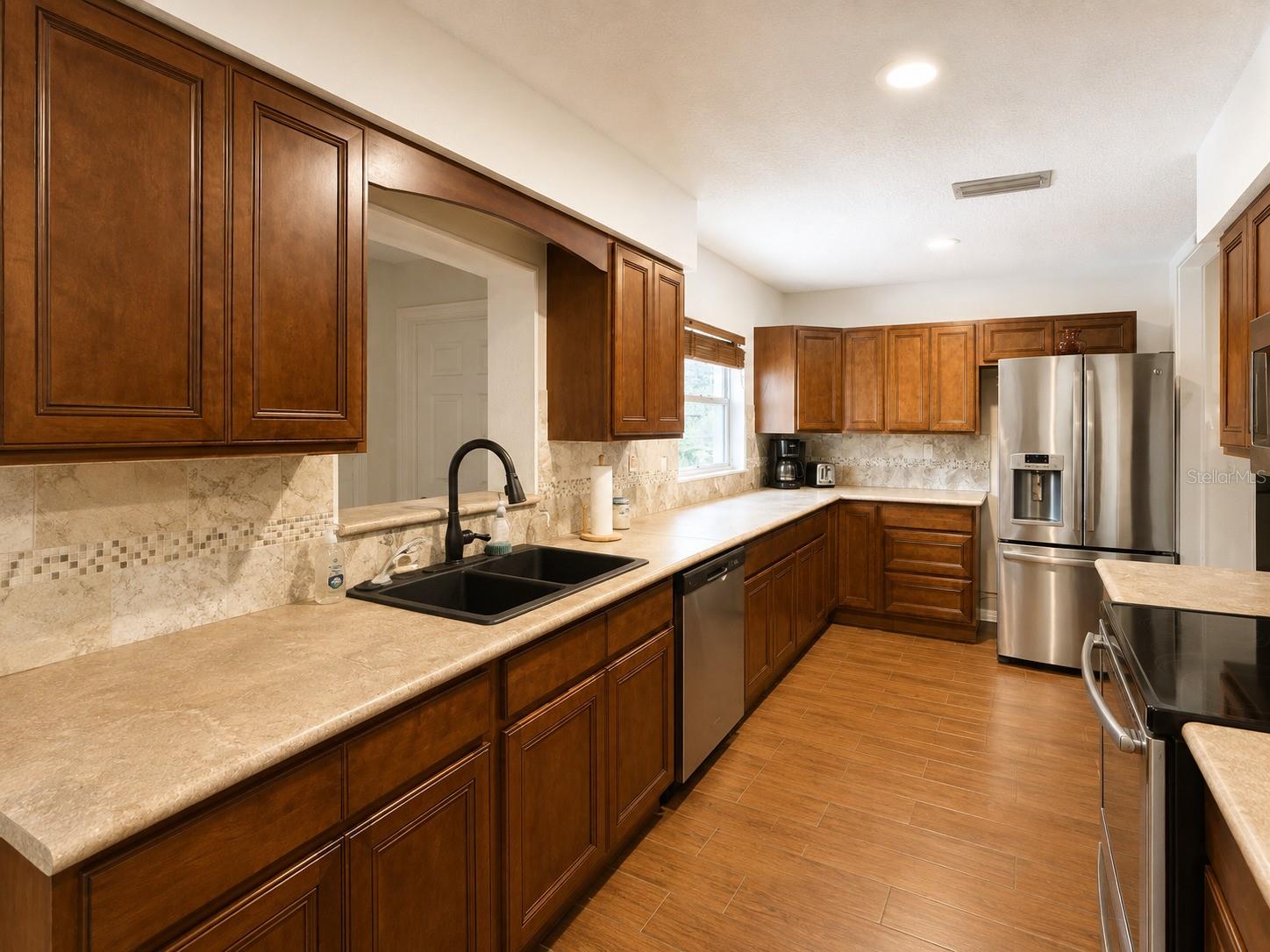 934 HILLWOOD DR — photo 13