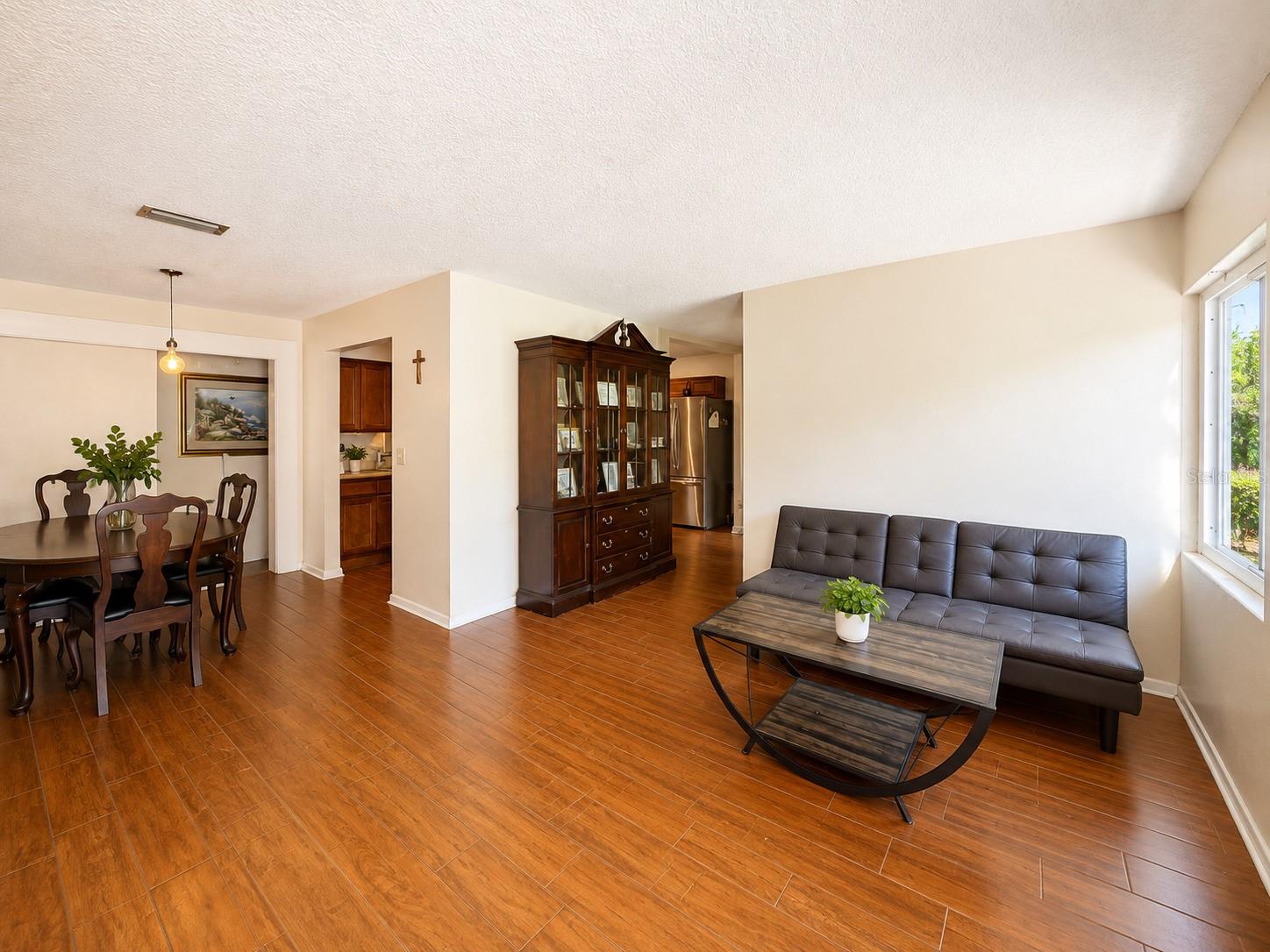 934 HILLWOOD DR — photo 4